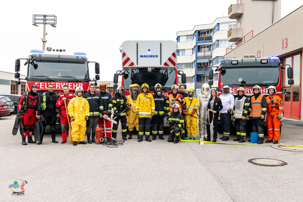 Gruppenbild-Feuerwehr Wels