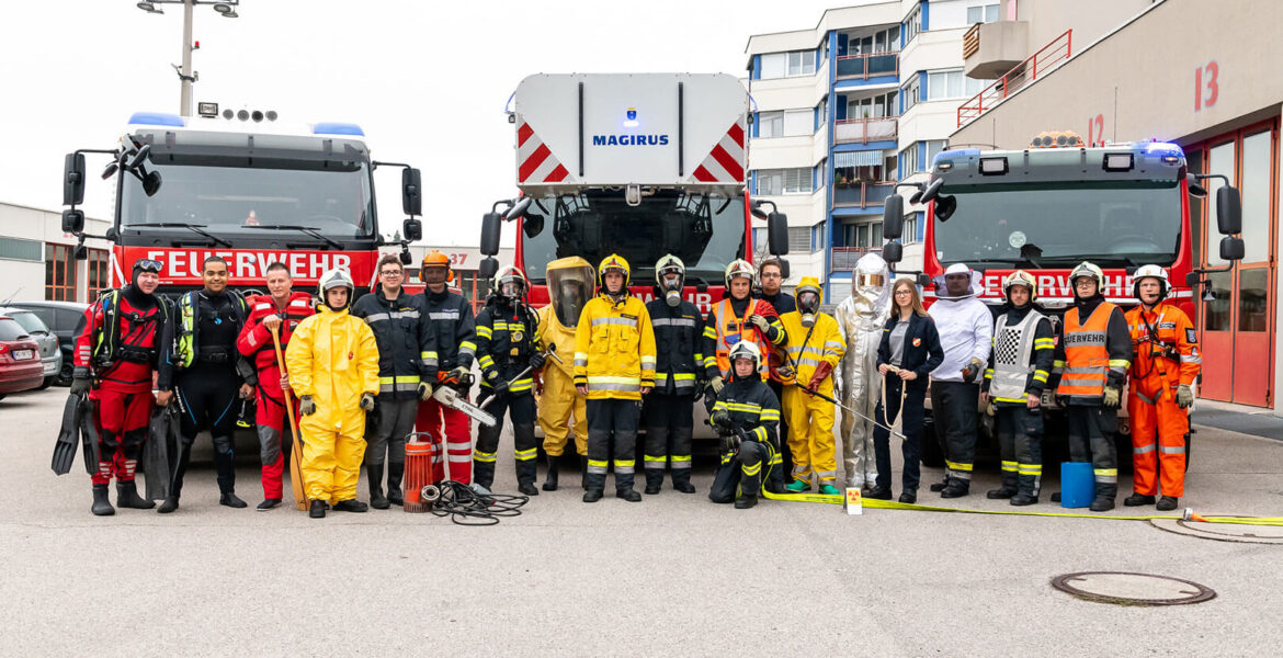 Gruppenbild-Feuerwehr Wels