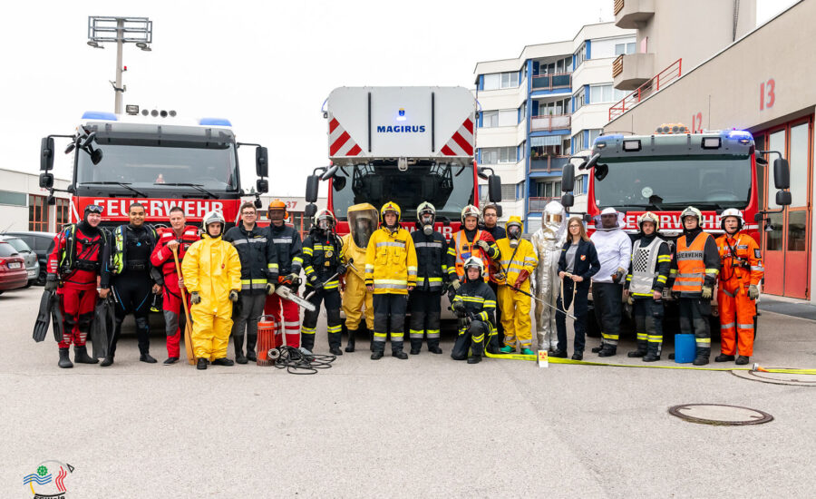 Gruppenbild-Feuerwehr Wels