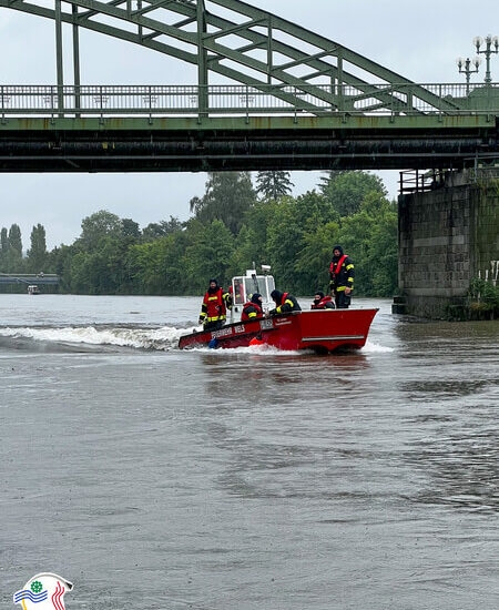 FF Wels zu treibender Person in der Traun alarmiert